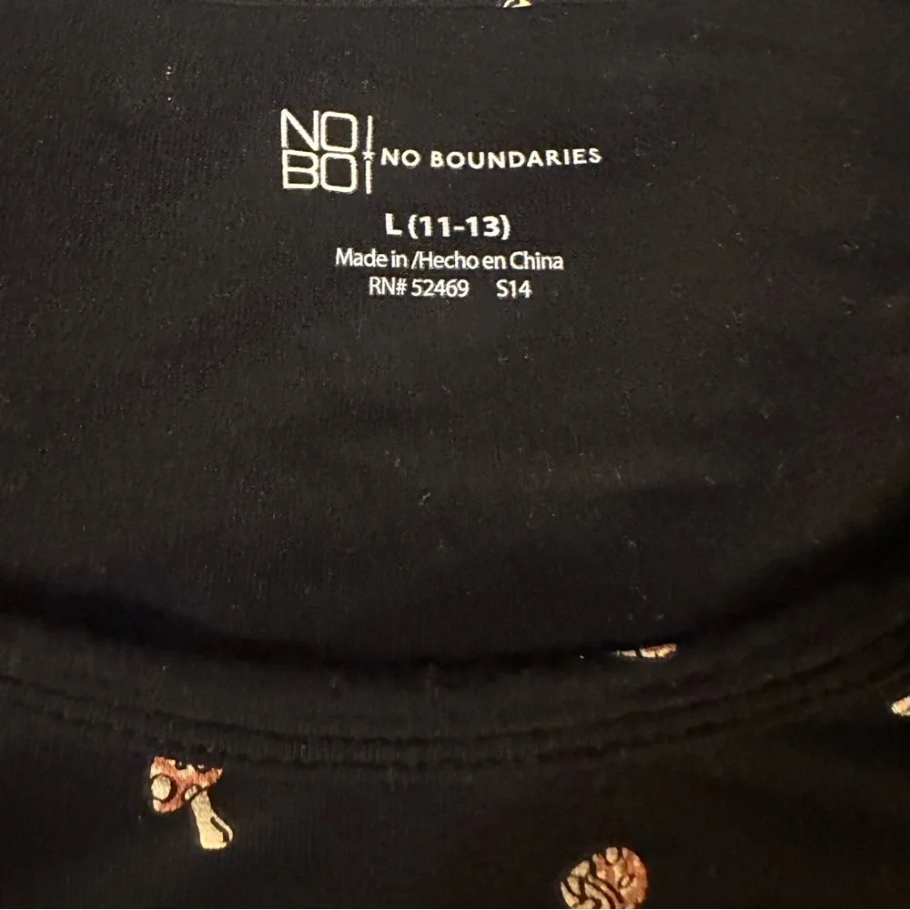 No boundaries black mushroom tshirt size large